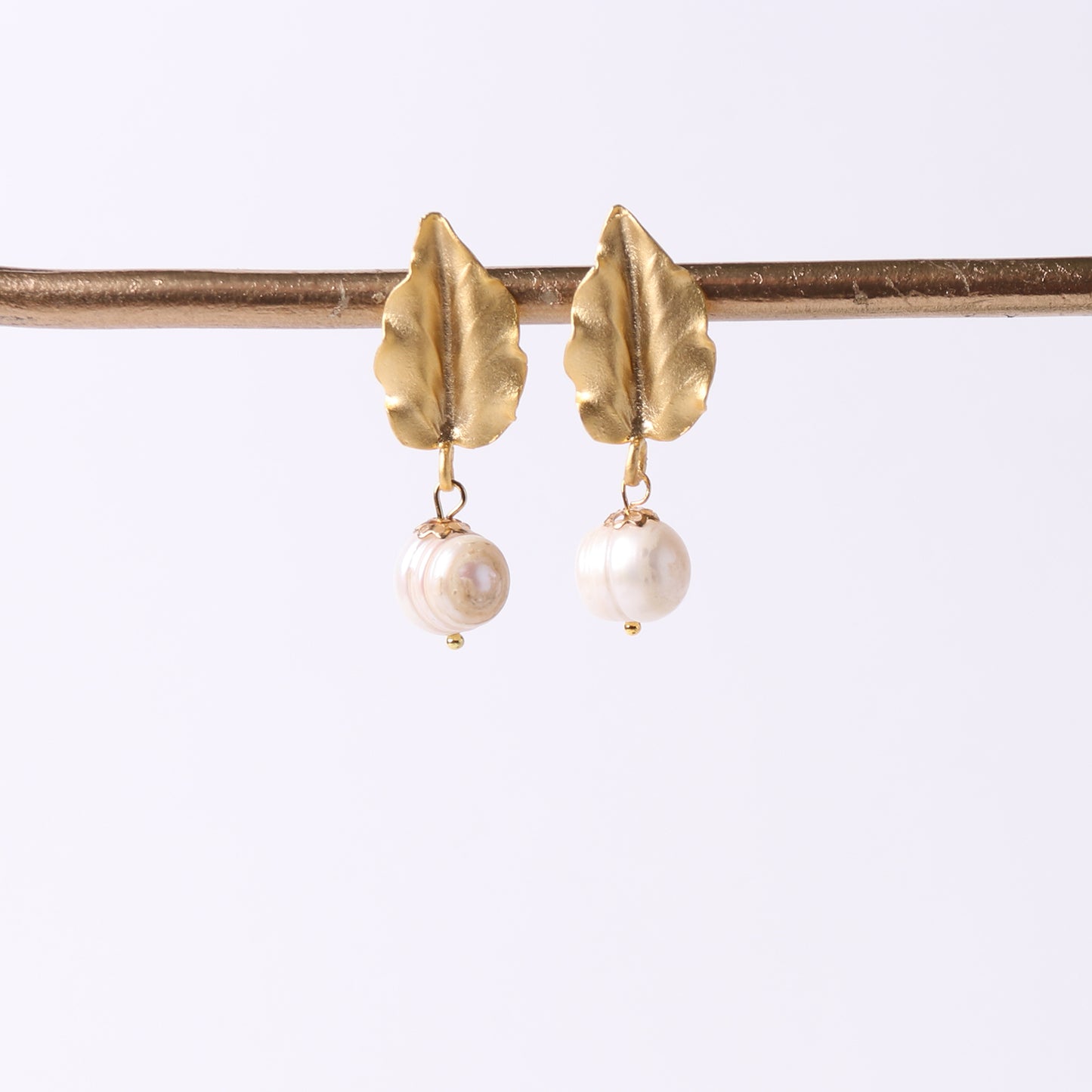 freshwater pearl earrings hanging